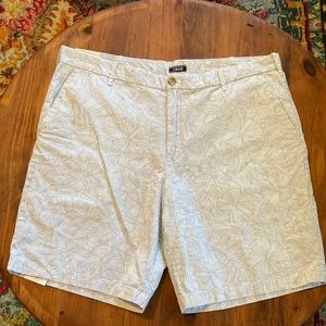 Izod flat front shorts. Size 40